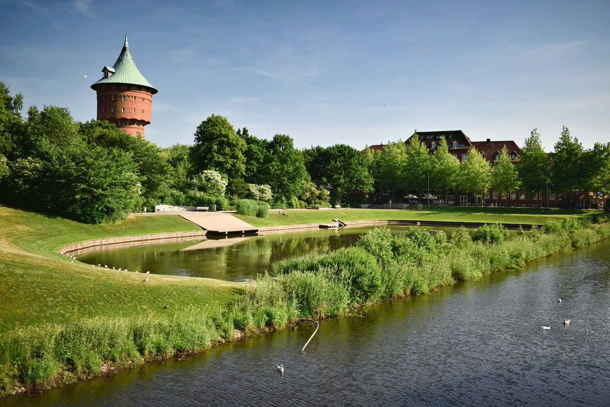 Das historische Schloss Ritzebüttel mit dem angrenzenden Schlosspark