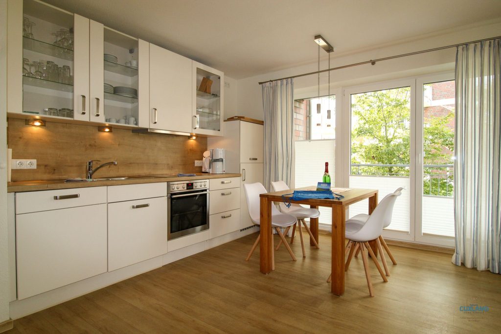 Cuxland-Fewo-Service-Residenz Hohe Lith-Wohnung 4.1-Küchenzeile/Essbereich