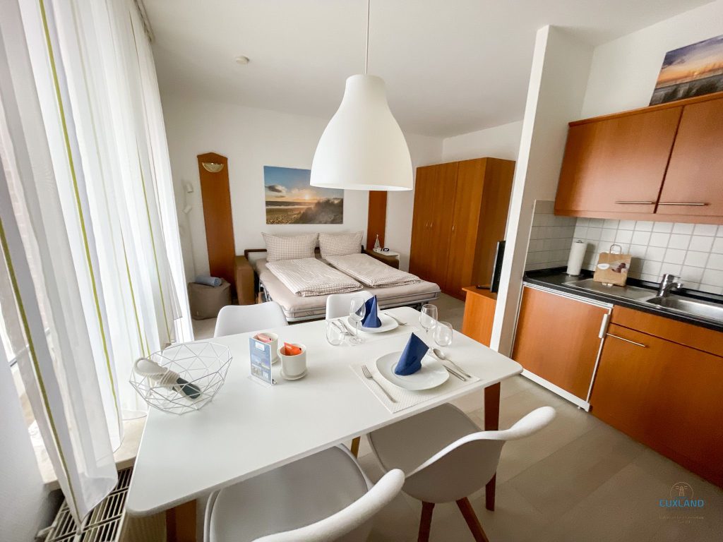Cuxland-Fewo-Service-Residenz Kormoran-Wohnung 1.06.-Wohn/Schlafraum