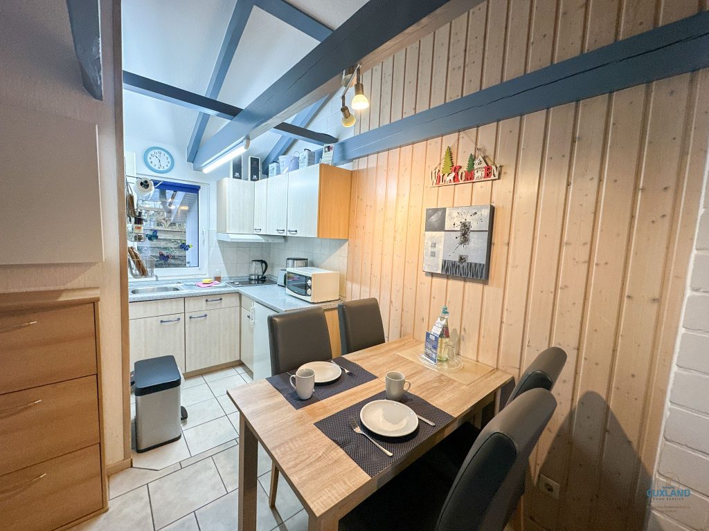 Cuxland-Fewo-Service-Ferienhaus Ringwall 112-Küchenzeile/Essbereich