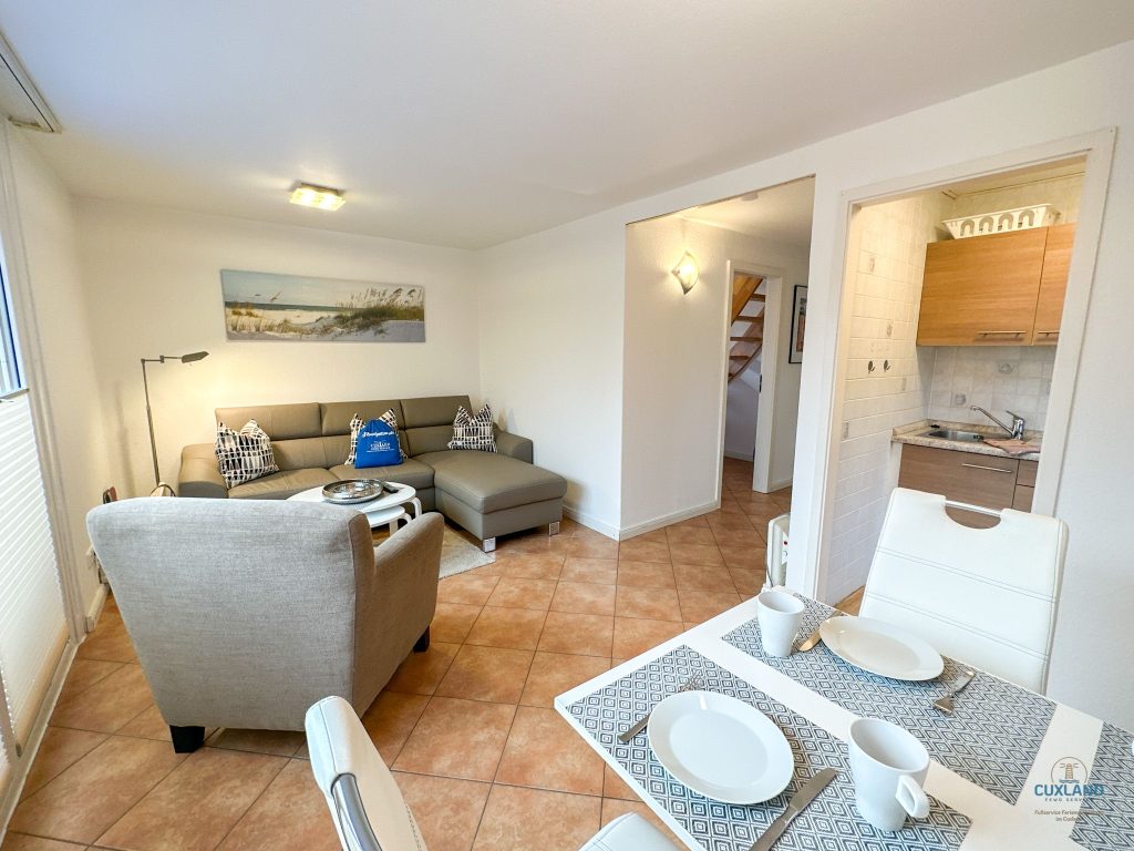 Cuxland-Fewo-Service-Ferienhaus Seepferdchen-Ringwall 86a-Wohn/Essbereich