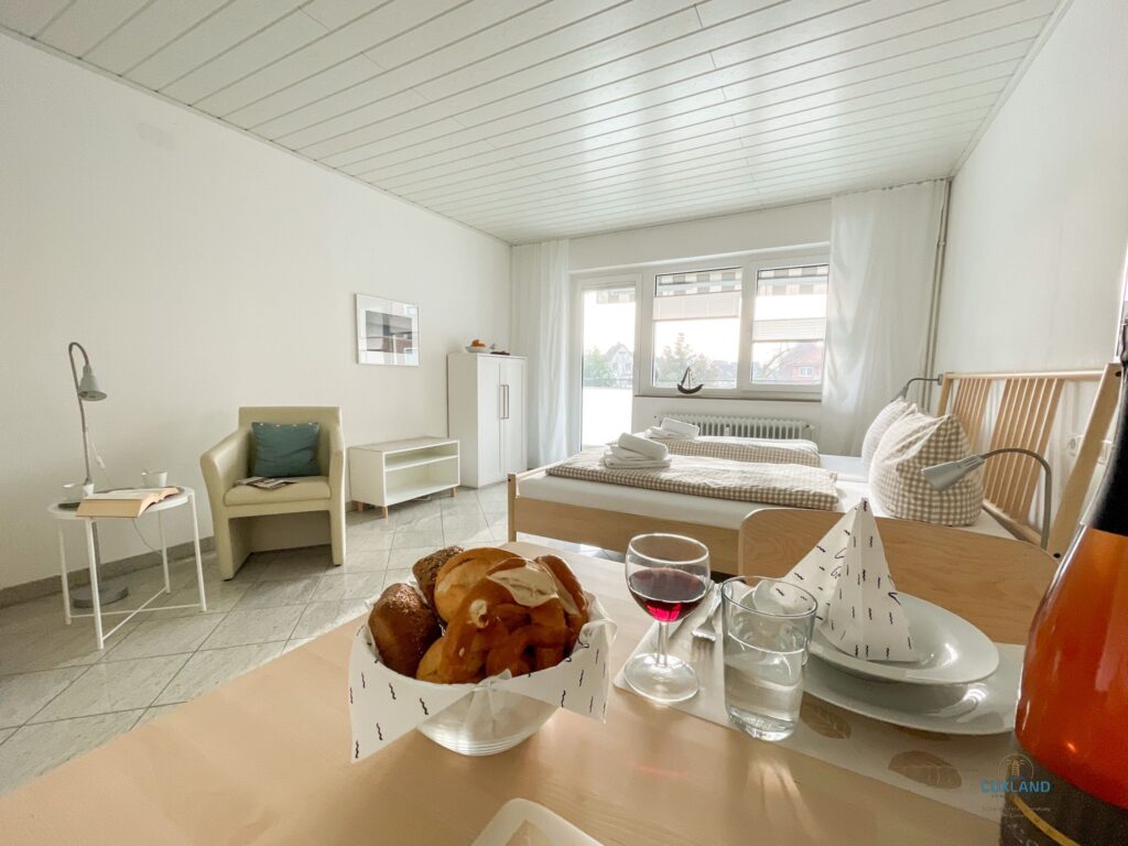 Cuxland-Fewo-Service-Haus Kehrwieder-Wohnung 15-Wohn/Schlafraum